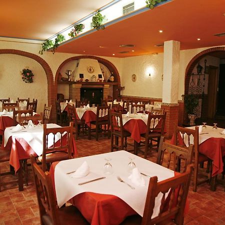 Hostal Cuatro Esquinas Ejea De Los Caballeros Exterior foto