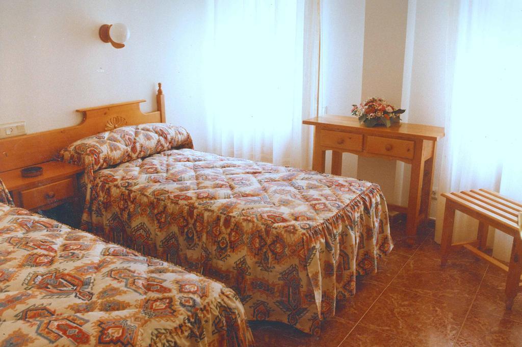 Hostal Cuatro Esquinas Ejea De Los Caballeros Zimmer foto